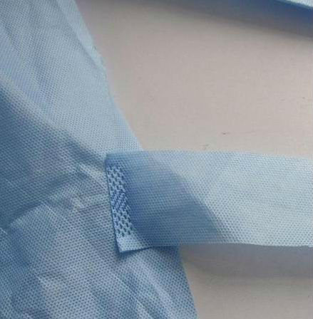Resistente fluido eliminabile leggero dell'abito chirurgico con il polsino tricottato