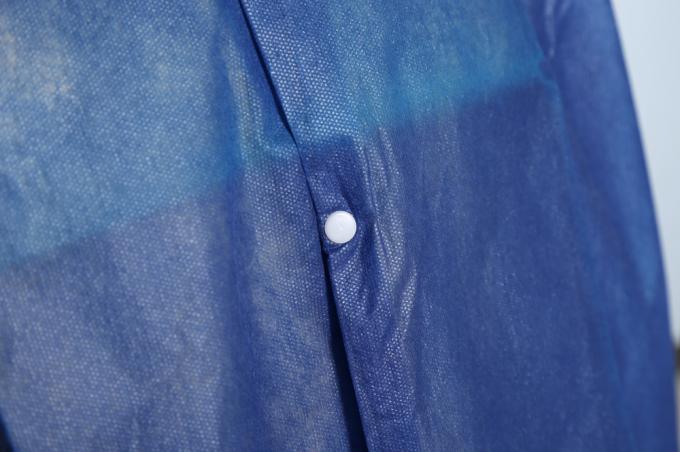 Il laboratorio eliminabile non tessuto lungo della manica ricopre la cosa repellente fluida per i bambini
